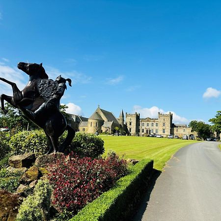 Отель Sneaton Castle Уитби Экстерьер фото