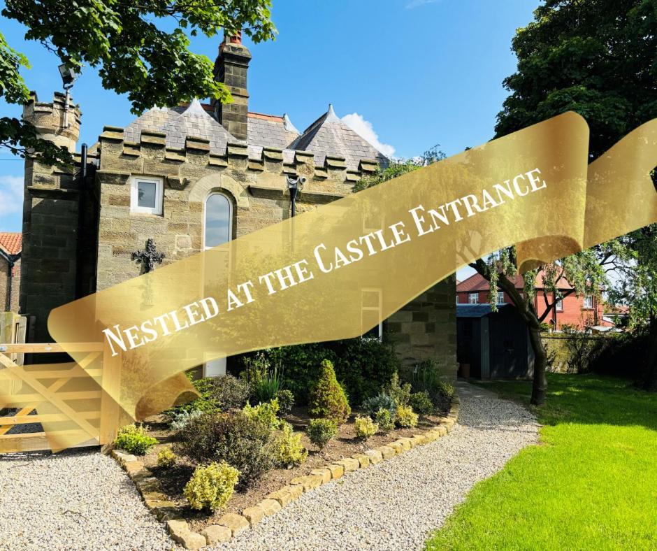 Отель Sneaton Castle Уитби Экстерьер фото